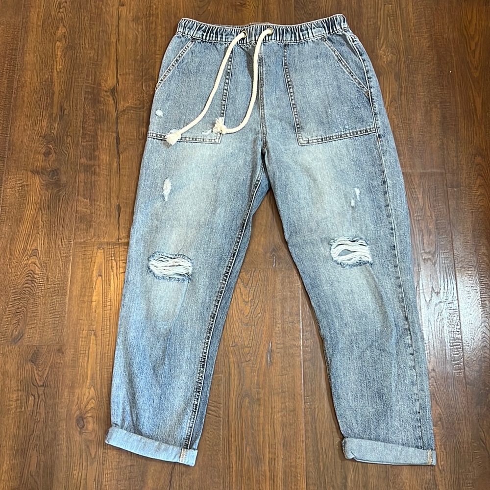 Forever 21 Light Wash Boho Mom Jeans Size 29